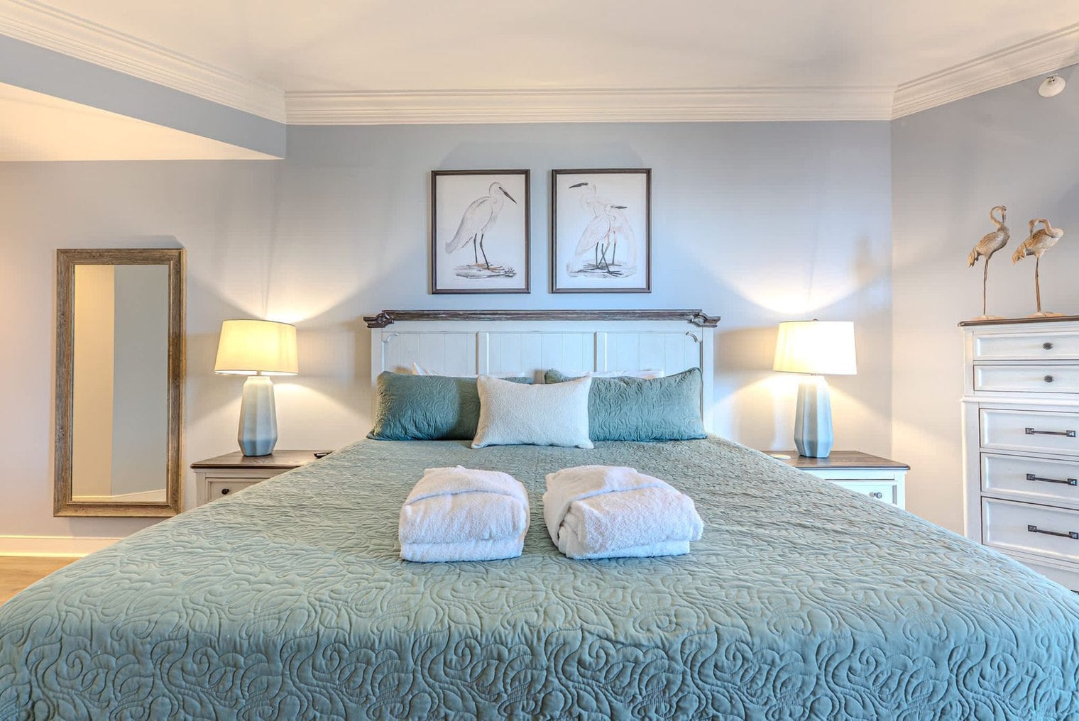 Building Photo - 10 N Forest Beach Dr