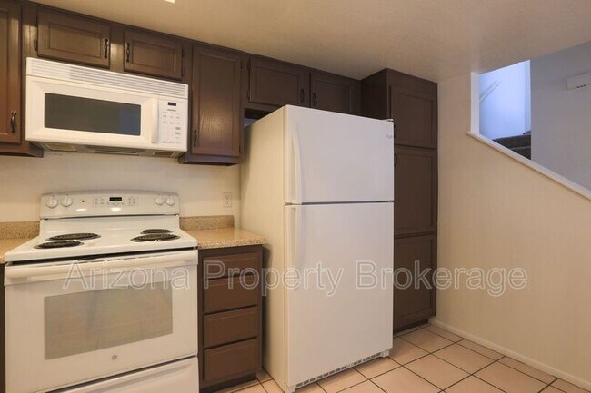 Building Photo - 850 S River Dr