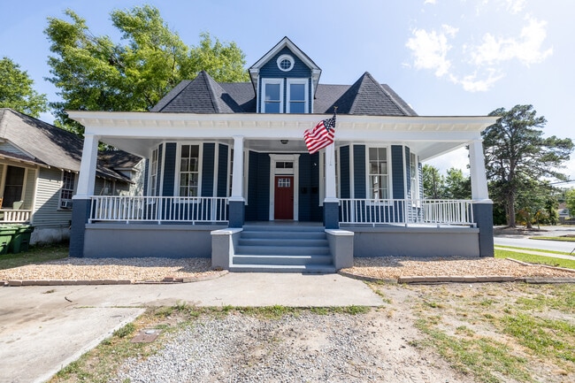 Building Photo - 1300 18th St