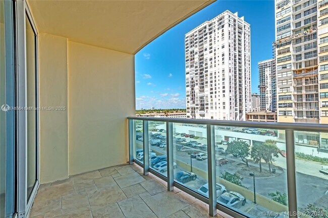Building Photo - 2501 S Ocean Dr
