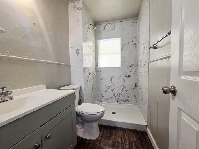 Building Photo - 307 E Kittyhawk Dr