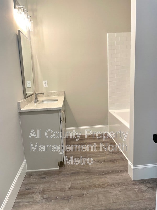 Building Photo - 5390 Valley Dr