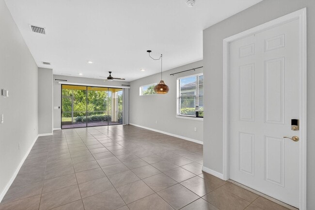 Building Photo - Annual Unfurnished 2 Bedroom 2 Bathroom with a Den located in the Preserve at the West Villages!