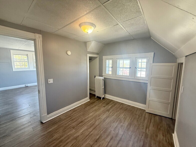 Building Photo - 7 Balsam Ave