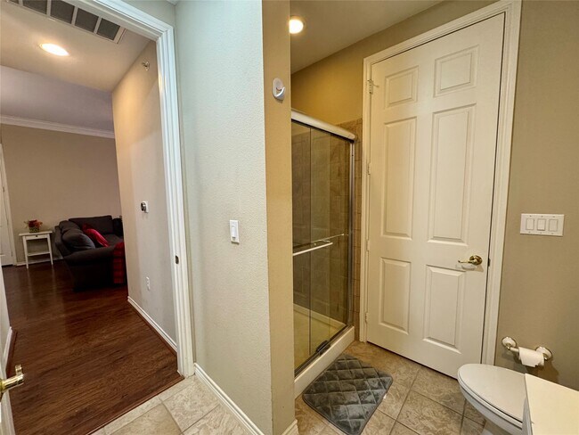 Building Photo - 2400 McCue Rd