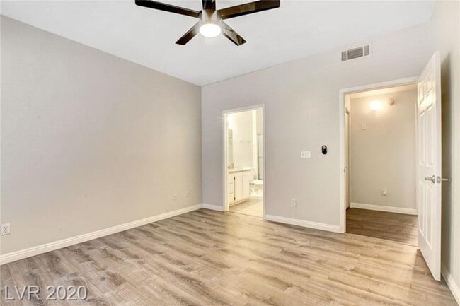 Building Photo - Gorgeous 2bedoom condo ready for immediate move-in!