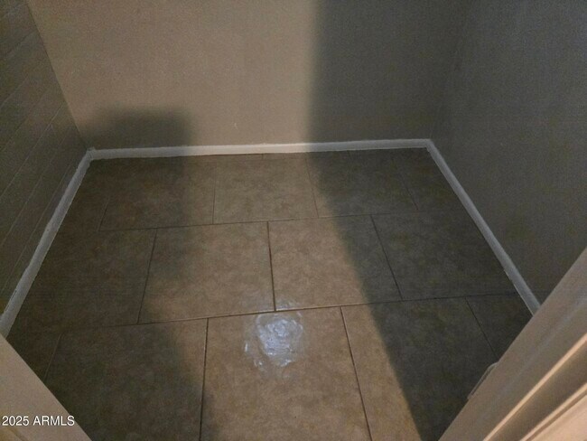 Building Photo - 902 E Southern Ave