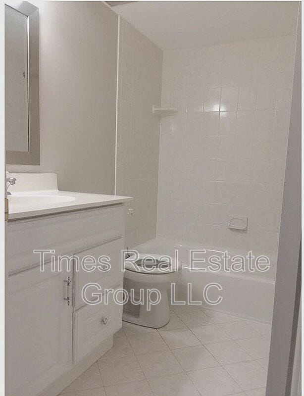 Building Photo - 400 Drummers Ln