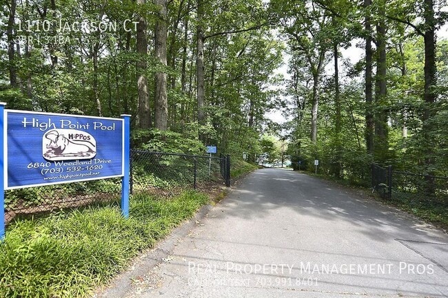 Building Photo - 1110 Jackson Ct