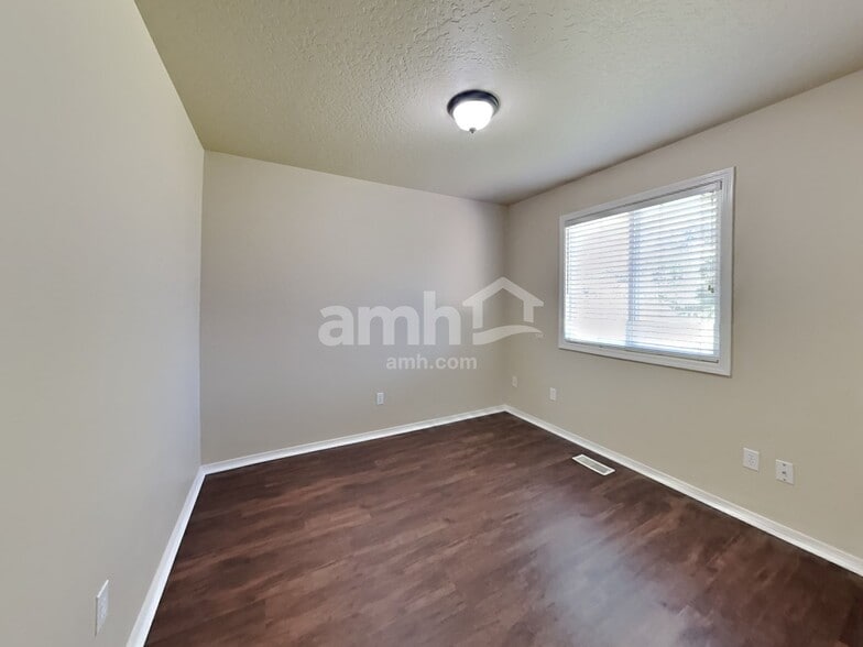 Building Photo - 7702 Bridgeport Dr