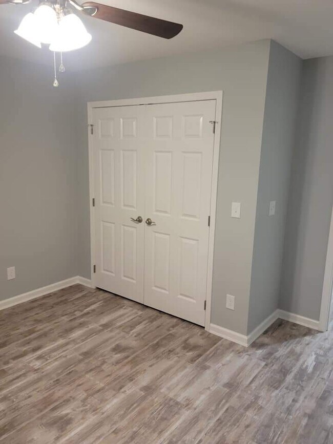 Building Photo - 407 E Center St