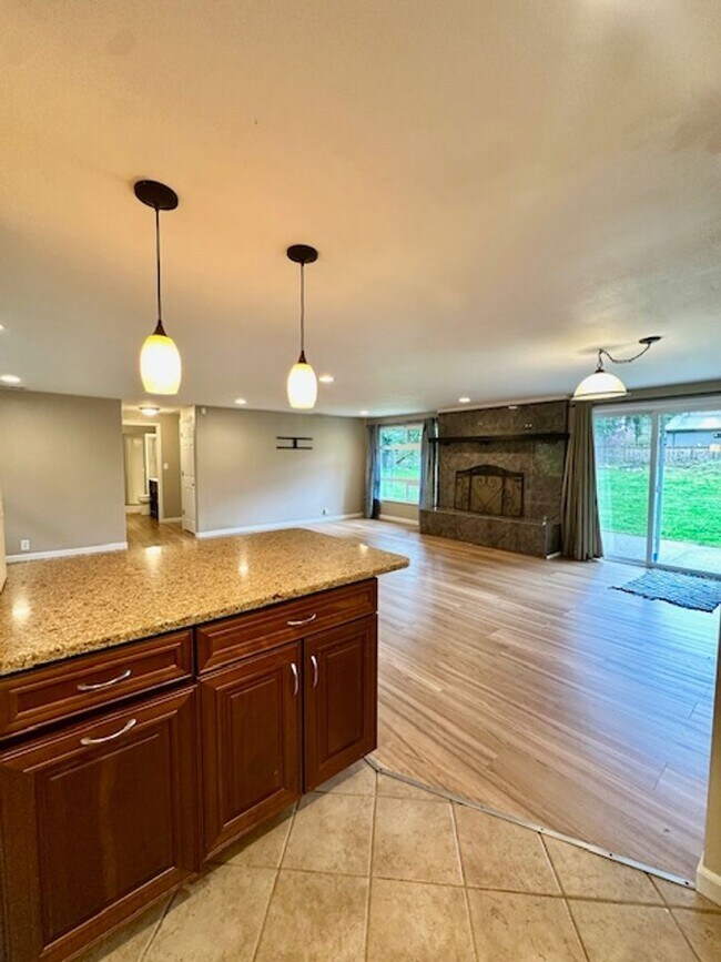 Building Photo - Private cozy rambler in the Issaquah school district