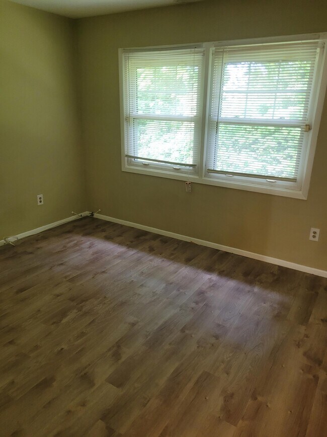 Building Photo - 47 Holstone Ln