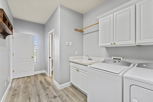 Building Photo - 15081 Widgeon Ave