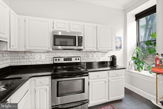 Building Photo - 1325 13th St NW