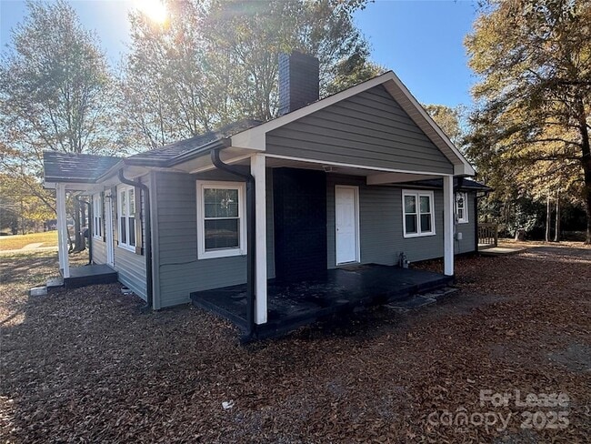 Building Photo - 820 Hamrick St