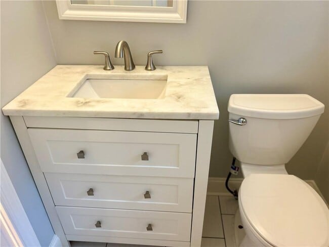 Building Photo - 667 Tara Cir SE