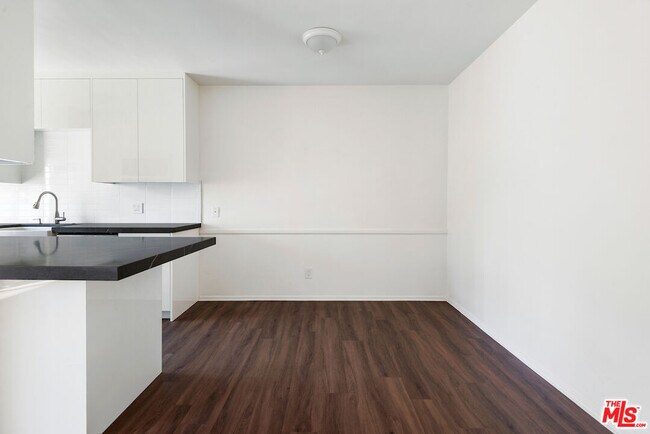 Building Photo - 550 Croft Ave