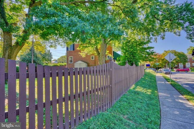 Building Photo - 6473 Blenheim Rd