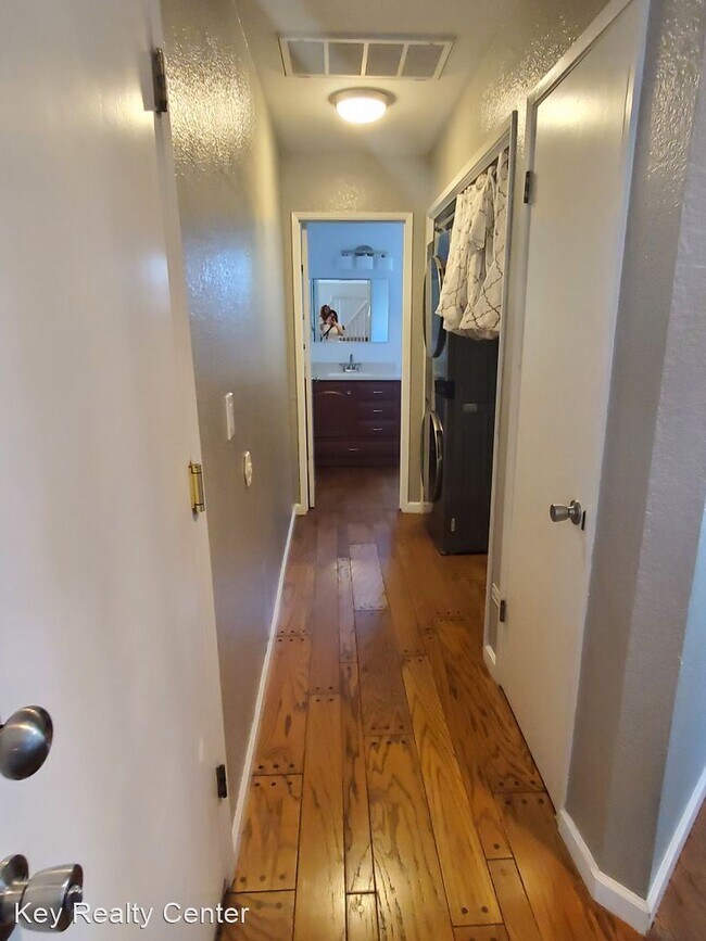 Building Photo - 3 br, 2.5 bath House - 8700 Brittany Park ...