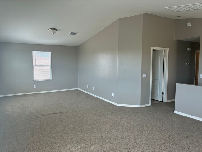 Building Photo - Special **BEAUTIFUL 3 BEDROOM/3 BATHROOM HOME LOCATED IN EASTMARK (ELLSWORTH & RAY)**