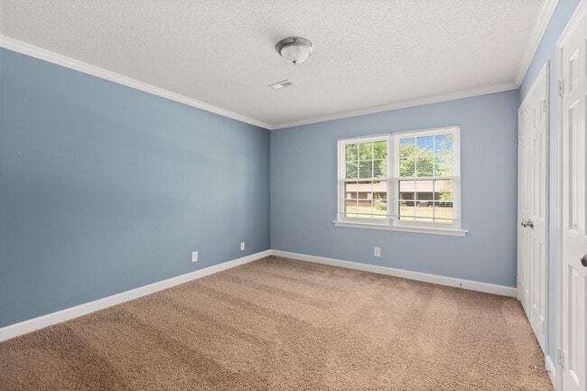 Building Photo - 1311 W Meadowview Rd