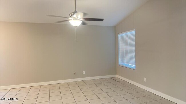 Building Photo - 726 S Nebraska St