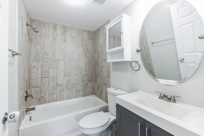 Building Photo - 3 bedroom 2.5 bathroom townhome for rent