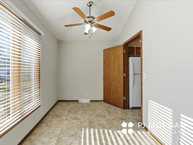 Building Photo - 9524-9526