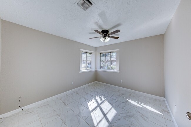 Building Photo - 361 Dawn Hill Dr