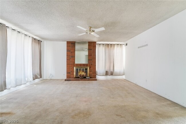 Building Photo - 2102 E Russell Rd