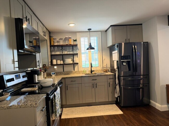 Building Photo - !!Fully Remodeled Row Home in the Heart of Lancaster City!!