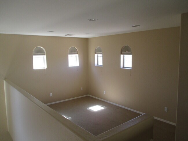 Building Photo - Beautiful Gilbert Home w/2 Master Bedrooms...