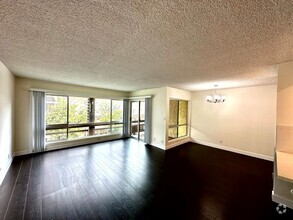 Building Photo - Stunning Top Floor 2 bed 2 bath Remodeled ...