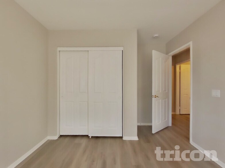 Building Photo - 33558 Iris Ln