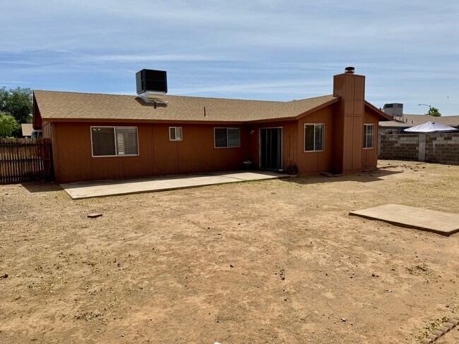 Building Photo - Fantastic 3 Bedroom/2 Bath Single Level Home & NO HOA!  Schedule a Showing Today!