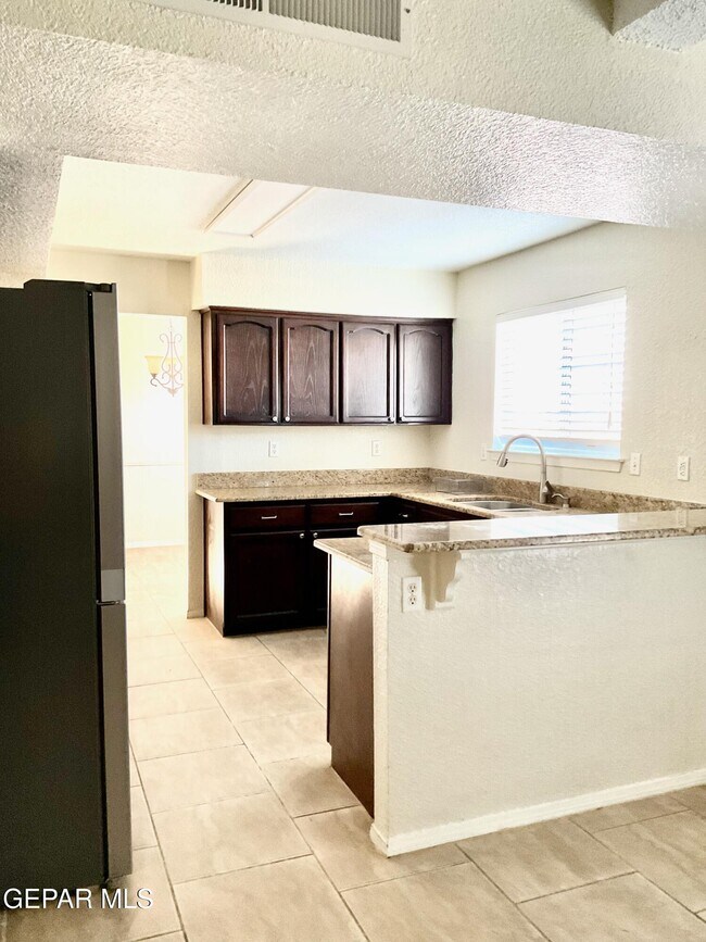 Building Photo - 7369 Luz De Lumbre Ave