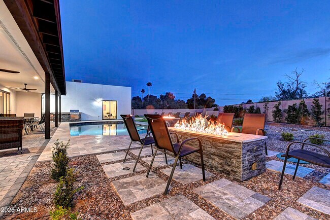 Building Photo - 6401 E Larkspur Dr