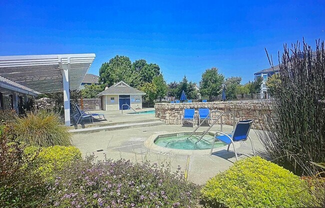 Building Photo - Alameda's most sought after gated communit...