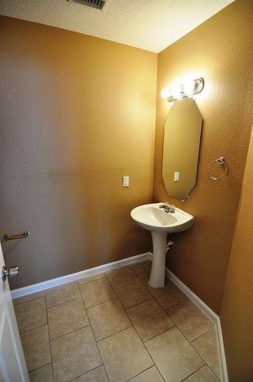 Building Photo - 21935 Hemlock Park Dr