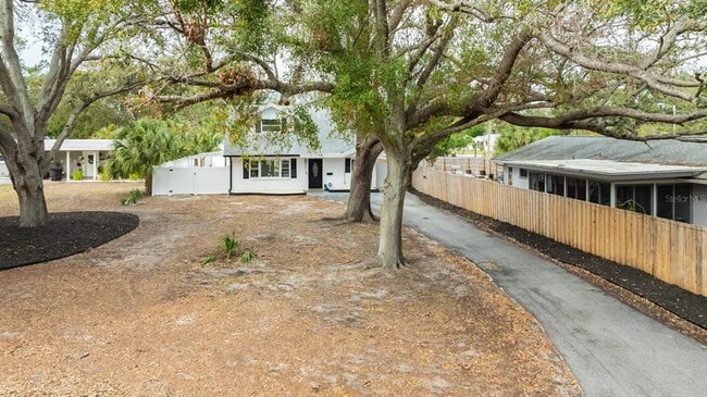 Building Photo - 5816 Woodrow Wilson Blvd NE