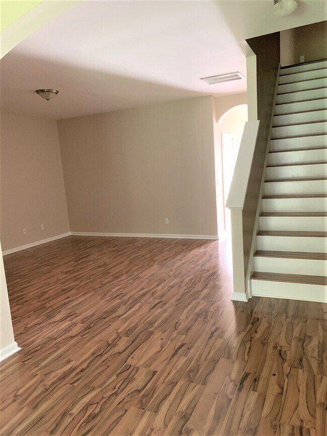 Building Photo - Beautiful town home in Summerville