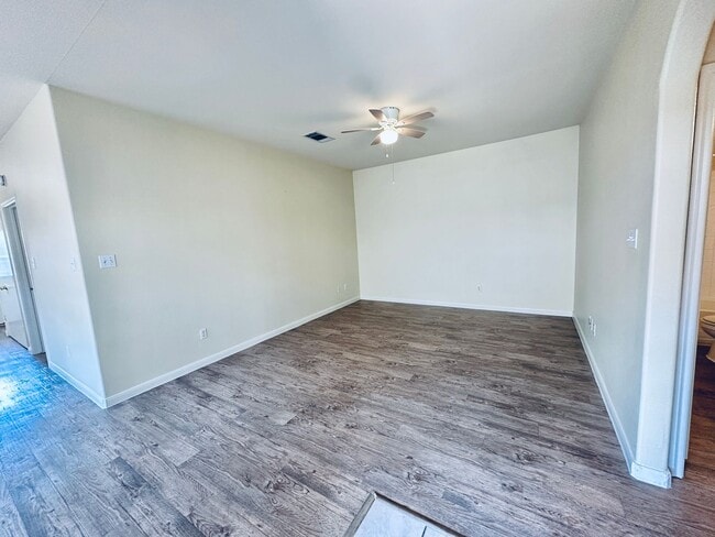 Building Photo - 2873 Southampton Way