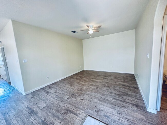 Building Photo - T113 SHAMP