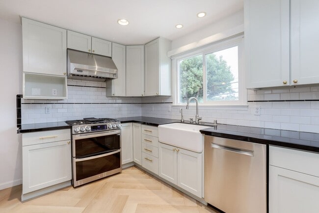 Building Photo - Extensively remodeled 4 Bed / 3 Bath home in South San Francisco. YouTube tour!