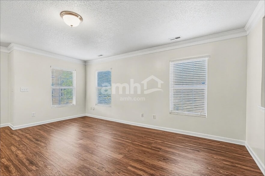 Building Photo - 417 Magna Dr