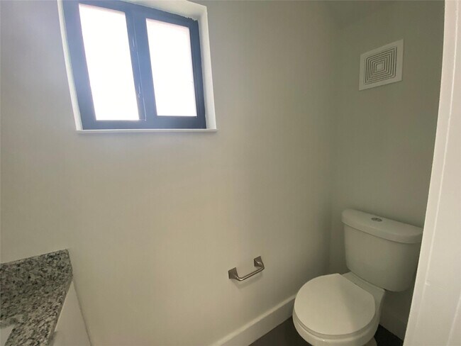 Building Photo - 5613-5615 Polk St