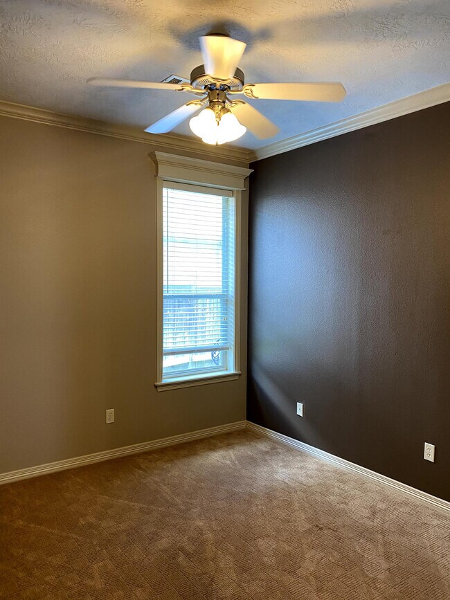 Building Photo - 8422 Alison Ave