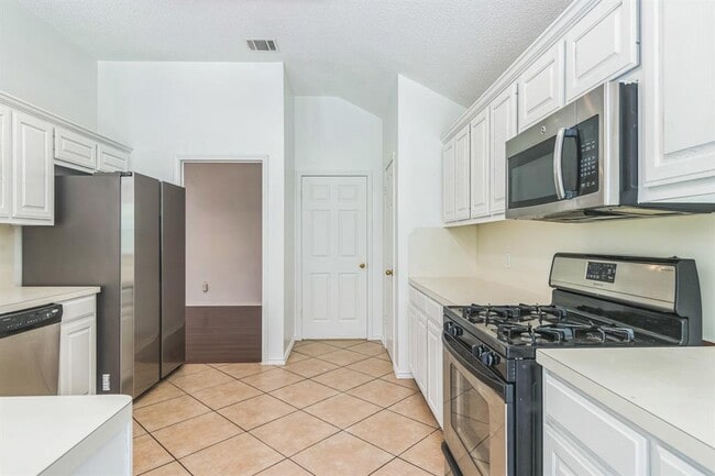 Building Photo - 800 Mountain Ridge Dr