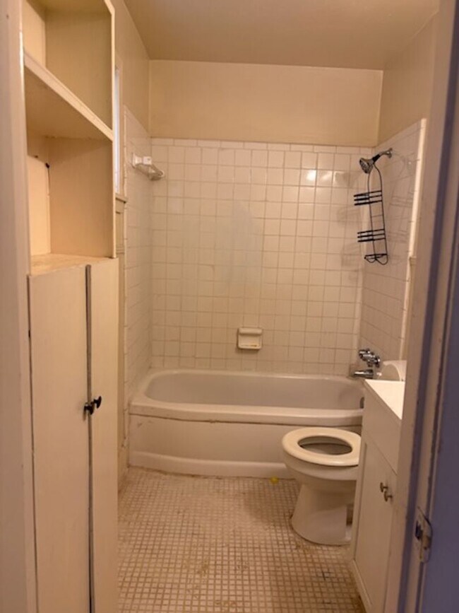 Building Photo - 1134 Autumn St